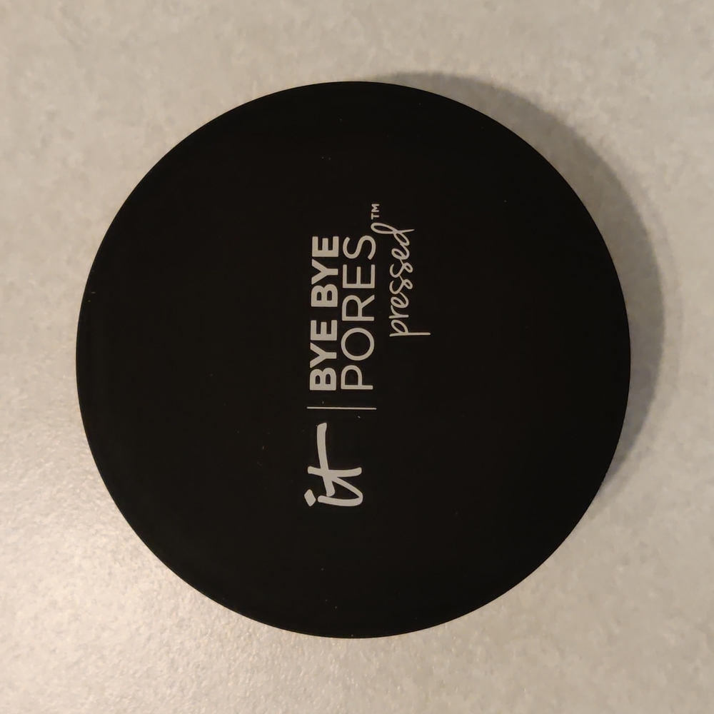 IT Cosmetics Bye Bye Pores Airbrush Finish Pressed Powder 0.31 oz/9g Translucent - Picture 4 of 7